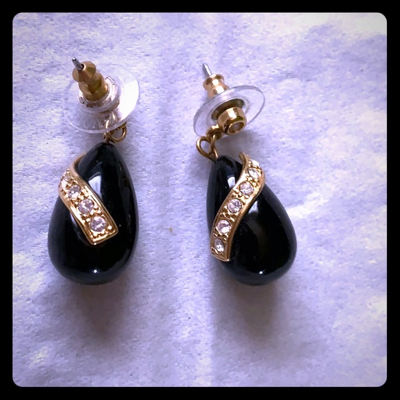 Black and Classy Teardrop earrings - Picture 1 of 2